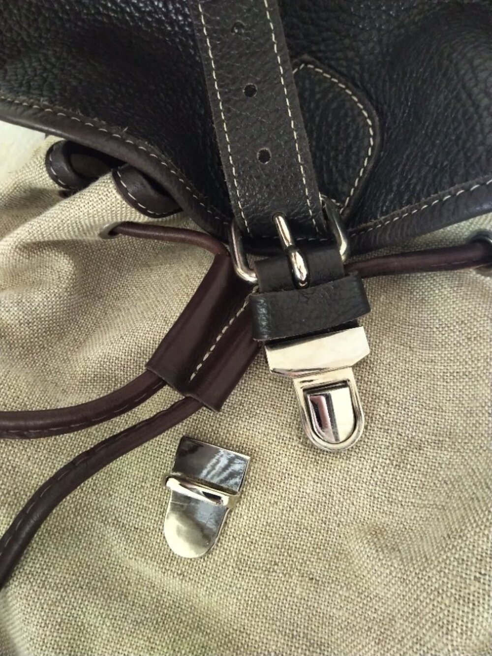 ROOTS Canvas & Leather Backpack / Rucksack - Picture 5 of 7